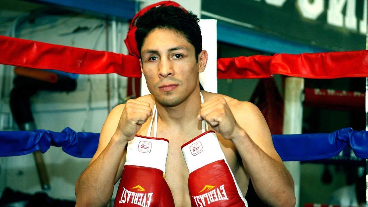 Israel Vazquez, the three-time world boxing champion from Mexico, dies at 46