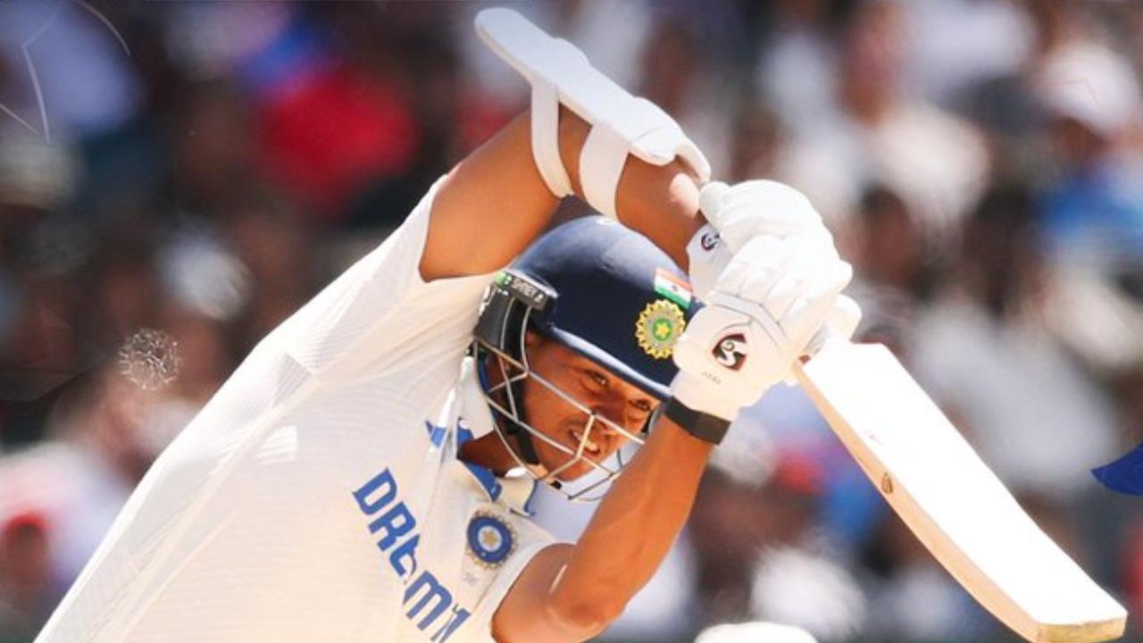 India struggle to 33/3 chasing 340 on day five