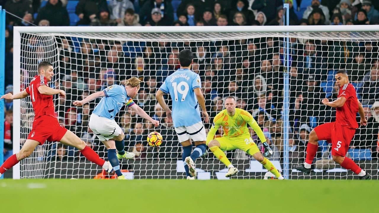 Man City’s Kevin De Bruyne (centre) shoots to score against Nottingham Forest during their English Premier League match at Manchester on Wednesday