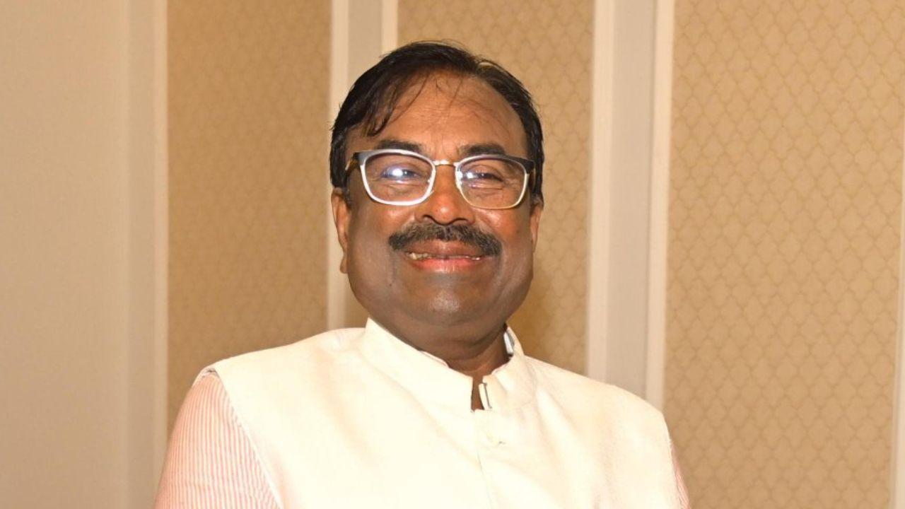 BJP
Sudhir Mungantiwar
Former cabinet minister for Forests, Cultural Affairs and Fisheries, Sudhir Mungantiwar was dropped out by BJP. He represents the Ballarpur assembly constituency