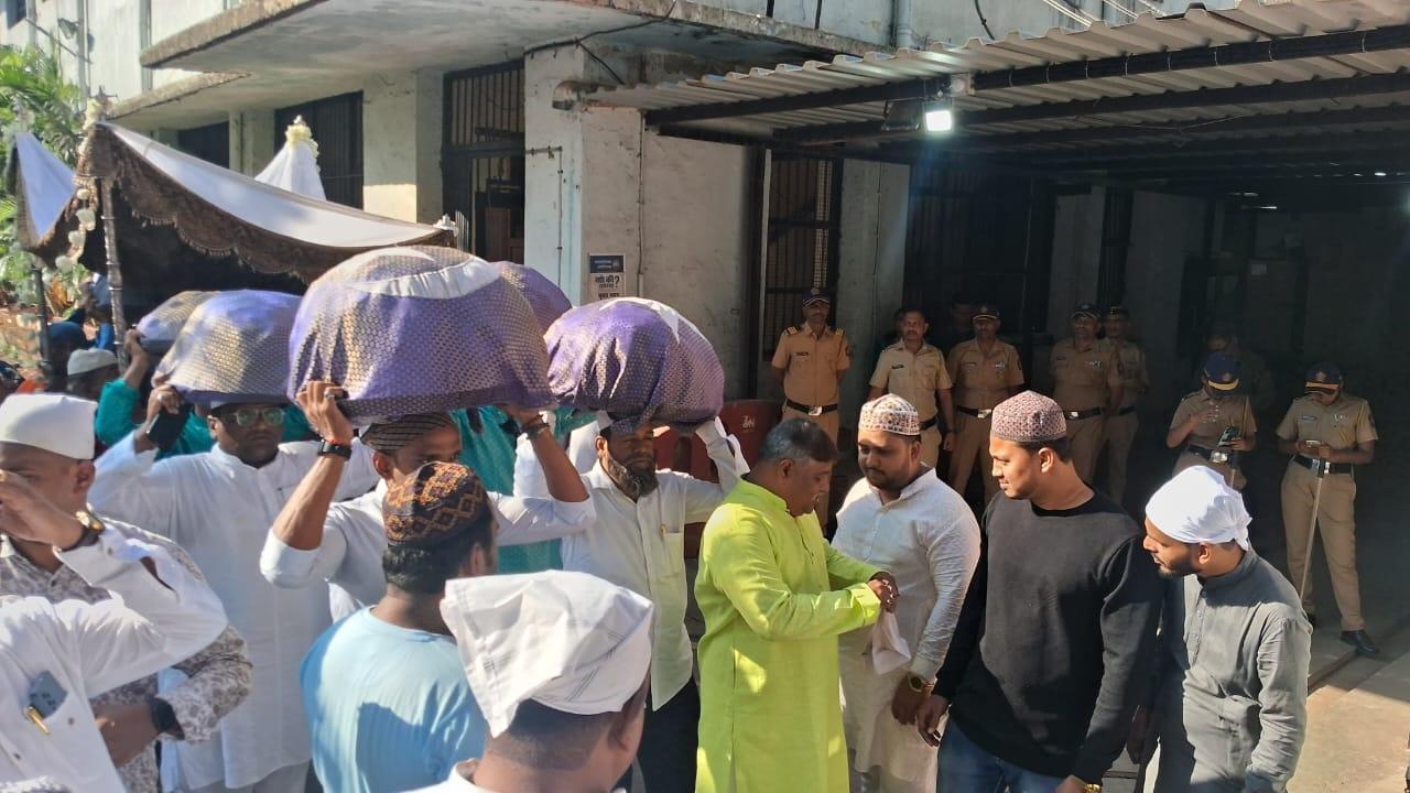 Thousands of devotees attend the Annual Mahim Fair to make offerings to the saint at the Dargah and take part in the festivities at the fair