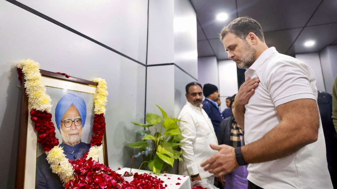IN PHOTOS: Congress Working Committee pays tribute to Manmohan Singh