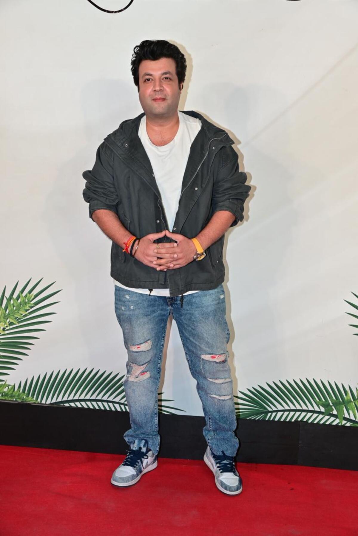Actor and comedian Varun Sharma was also spotted at the new restaurant, Mercii. The actor was wearing a white tee, blue ripped denims, and a grey hoodie with it.