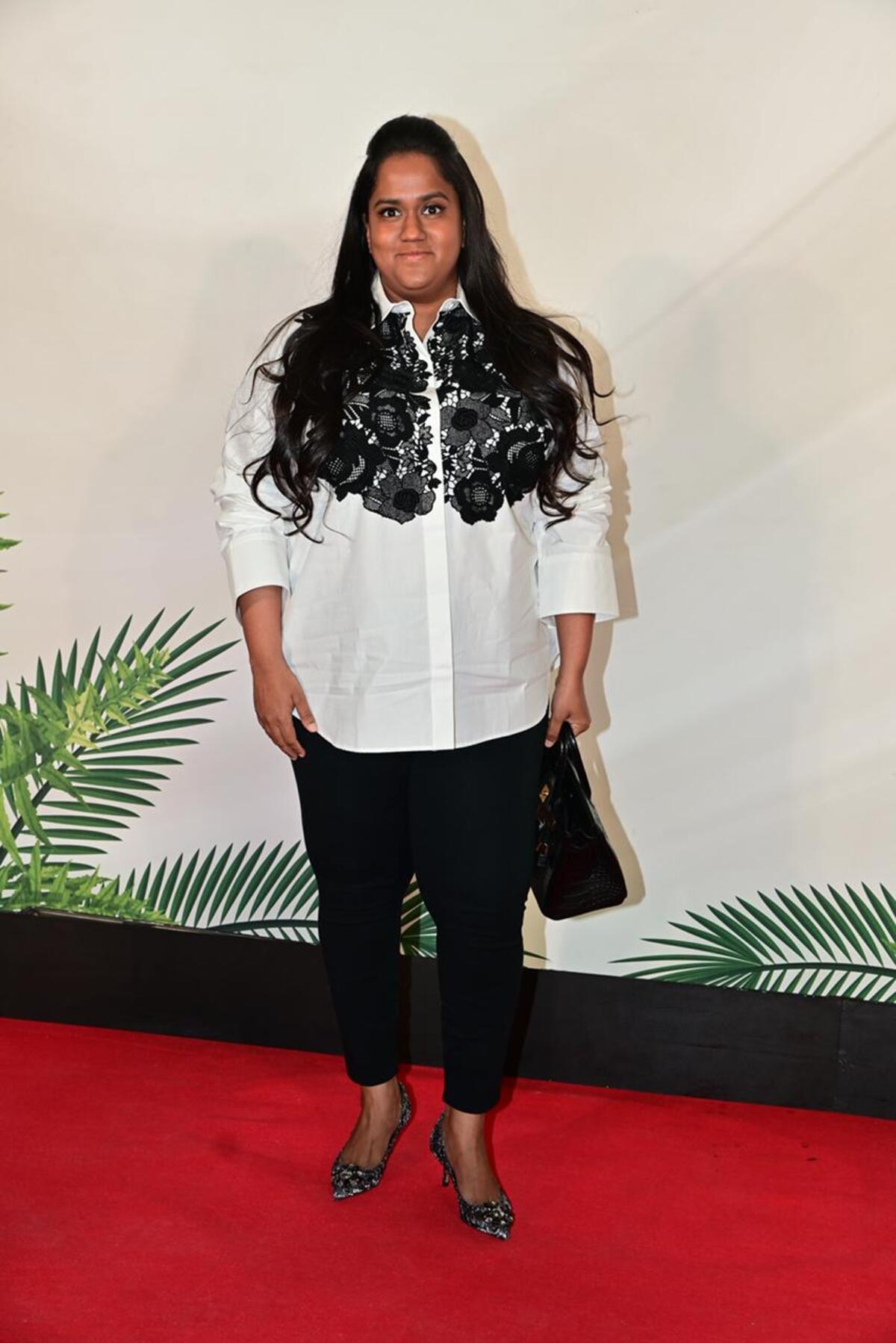 Arpita Khan Sharma was spotted at her restaurant in a monochrome outfit. She was wearing a white shirt with black embroidery on it. Arpita paired black pants, a black handbag and black heels with it. 