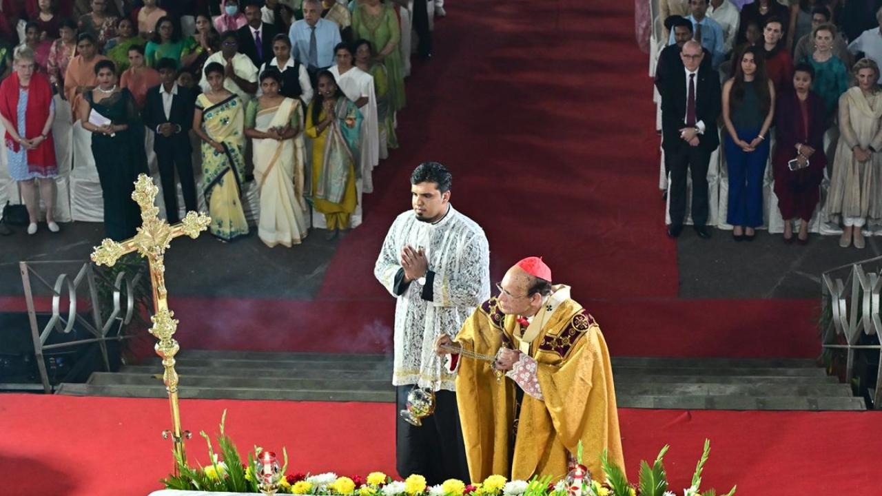 The churches in Mumbai were filled with the sounds of hymns, prayers, and choirs, as families and individuals came together to commemorate the birth of Jesus Christ