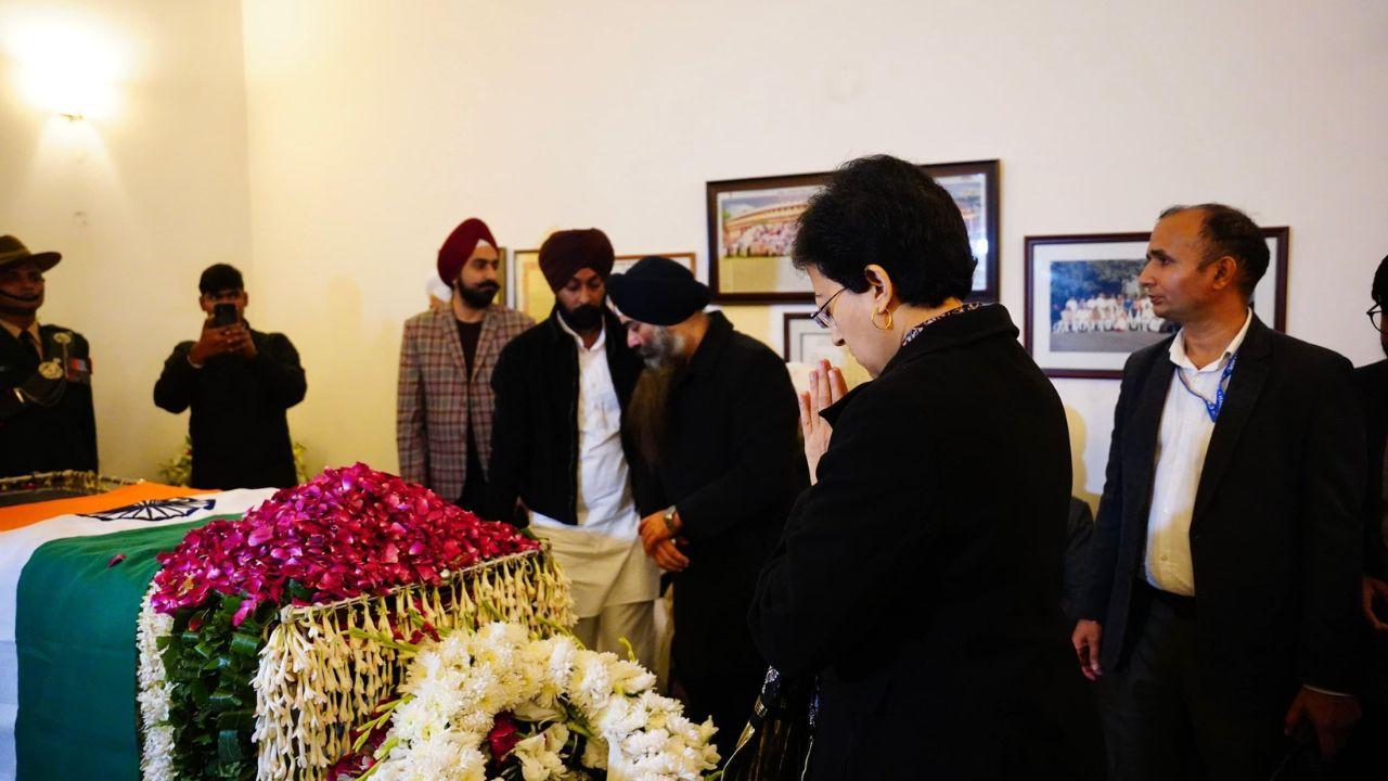 Delhi Chief Minister Atishi pays last respect to former PM Manmohan Singh at New Delhi. (Pic/Atishi X)