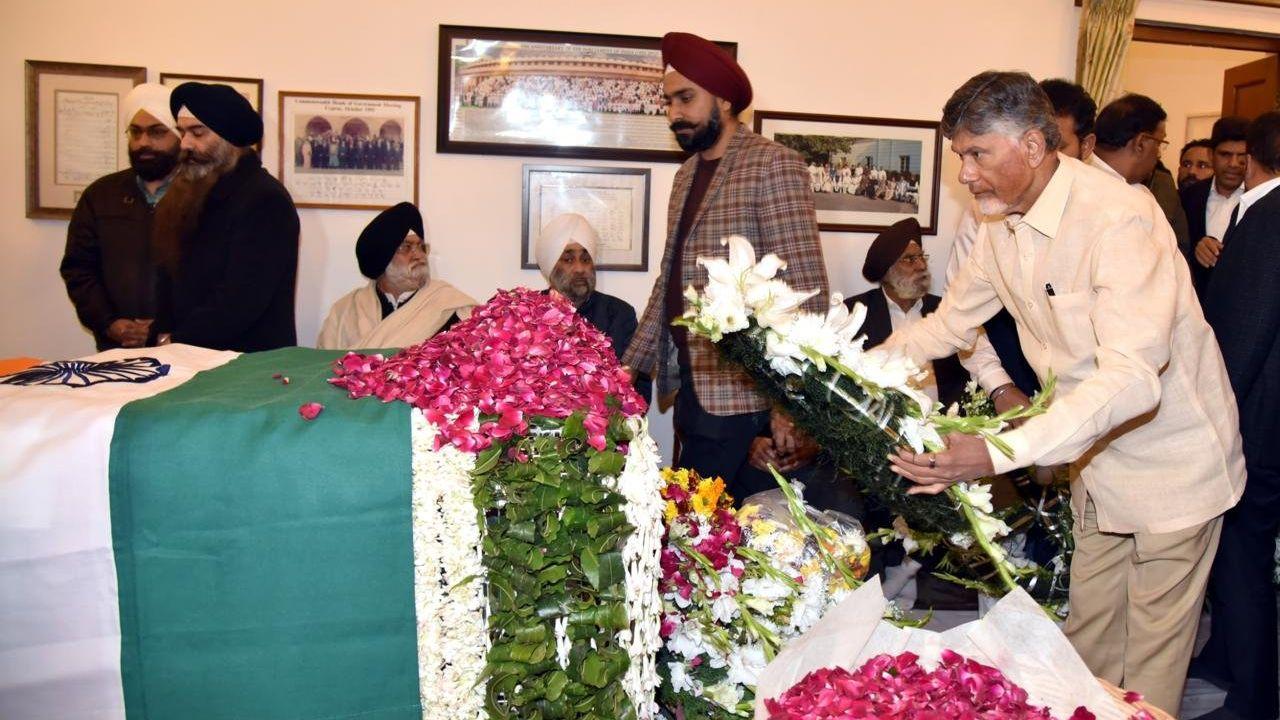 Andhra Pradesh CM N Chandrababu Naidu pays final respect to former Prime Minister Dr Manmohan Singh and offers condolences to his family. (Pic/ N Chandrababu Naidu X)