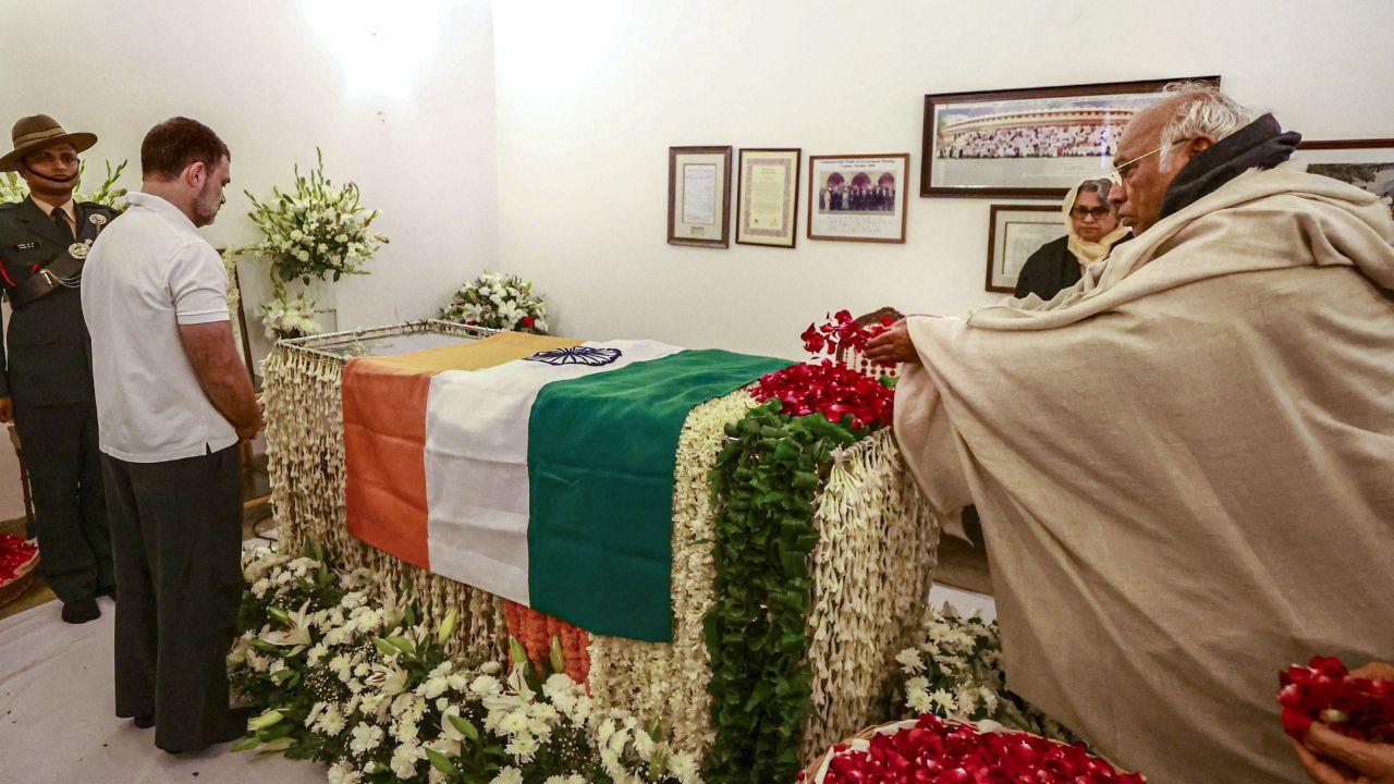 Congress President Mallikarjun Kharge also paid his last respects to former prime minister Manmohan Singh at the national capital