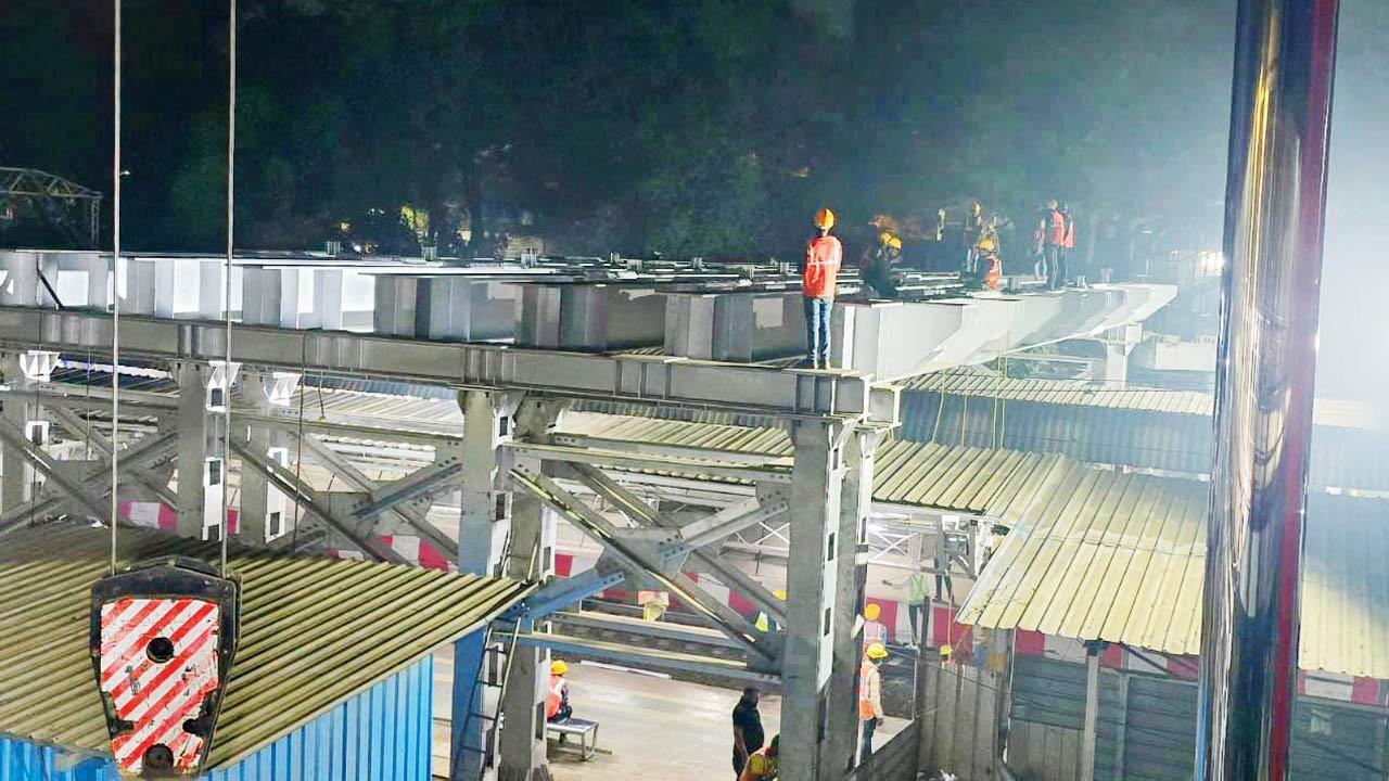 MRVC launches 22 girders in Kalyan-Badlapur section 