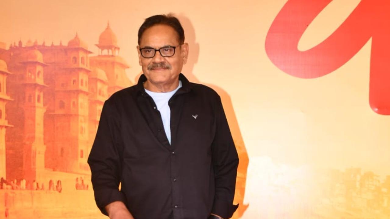 Welcome actor Mushtaq Khan makes first public appearance after kidnapping