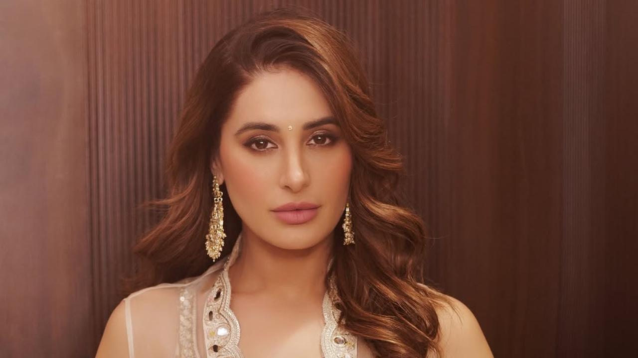 Nargis Fakhri posts happy picture days after sister Aliya gets arrested