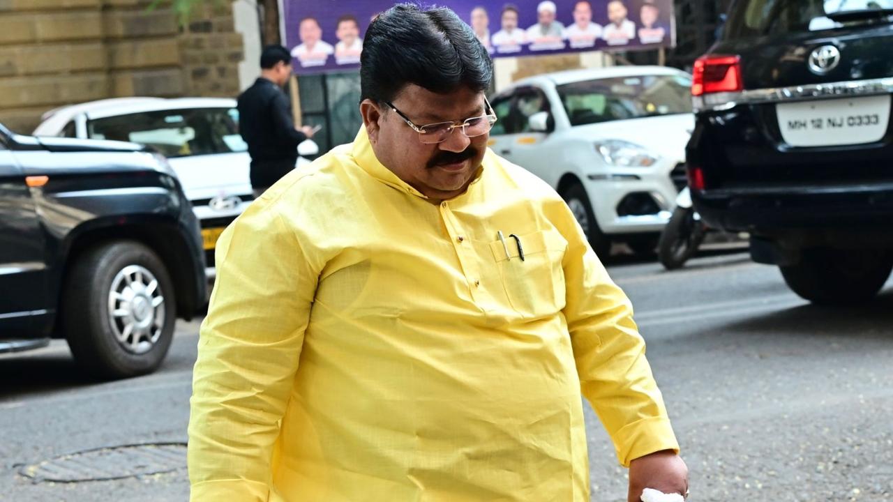The meeting is seen as a crucial step in ensuring unity within the party ranks, especially after the recent Maharashtra Assembly election 2024
