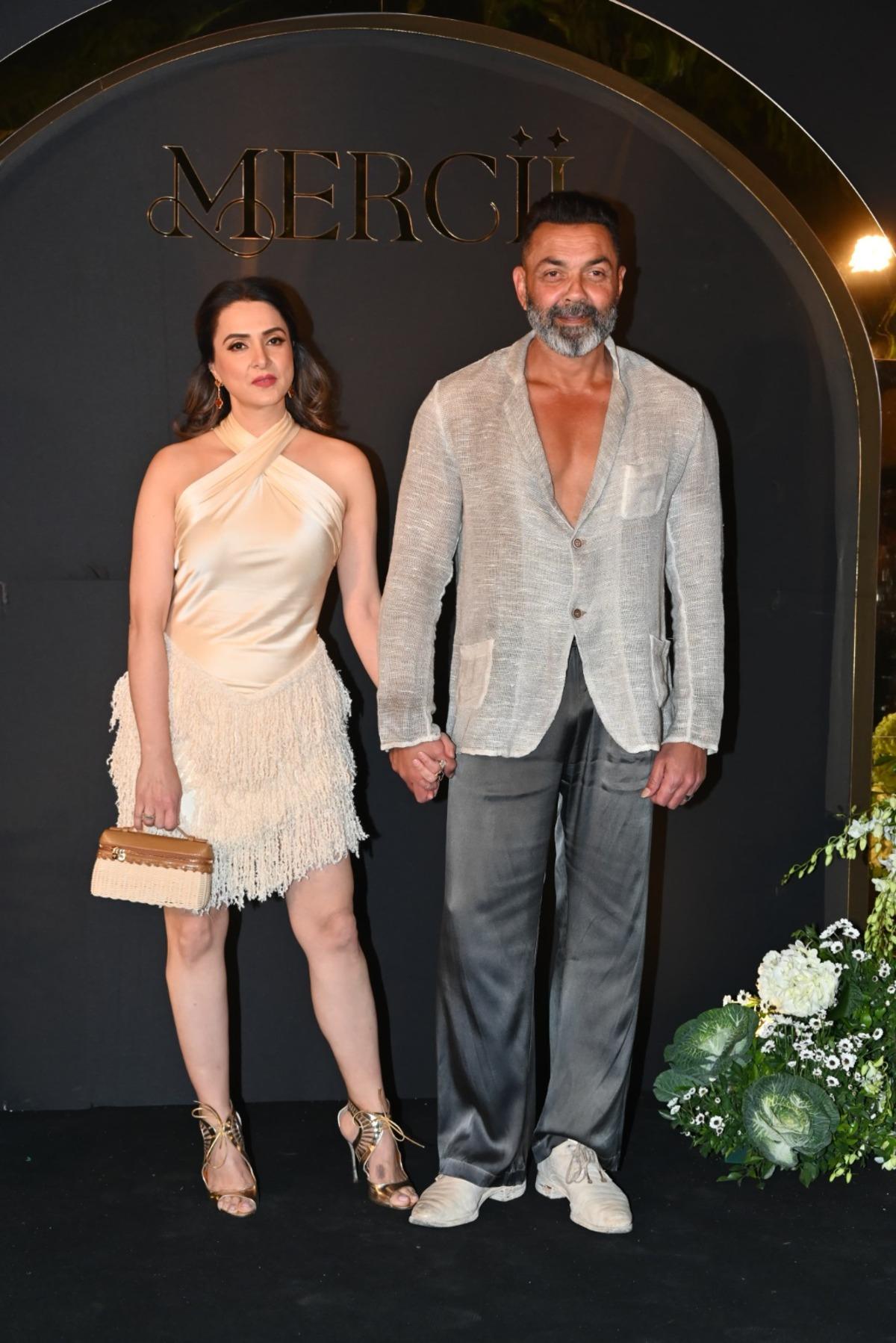 Bobby Deol was spotted with his wife Tanya Deol. The couple looked amazing in their outfits. 