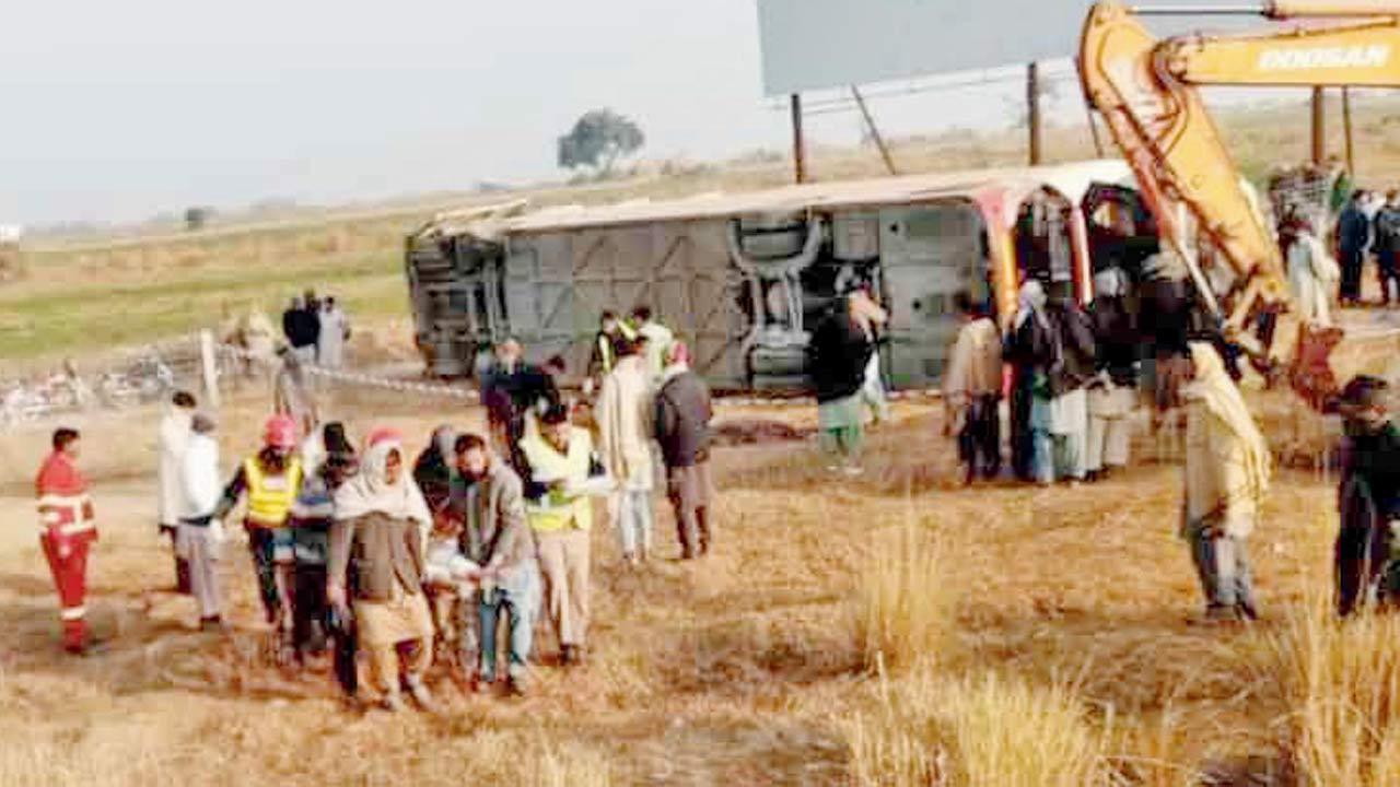 18 people die in road accidents in Pakistan
