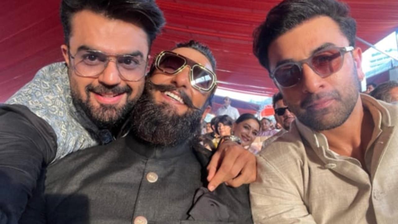 Can you spot Madhuri Dixit photobombing Ranbir and Ranveer's fun selfie?