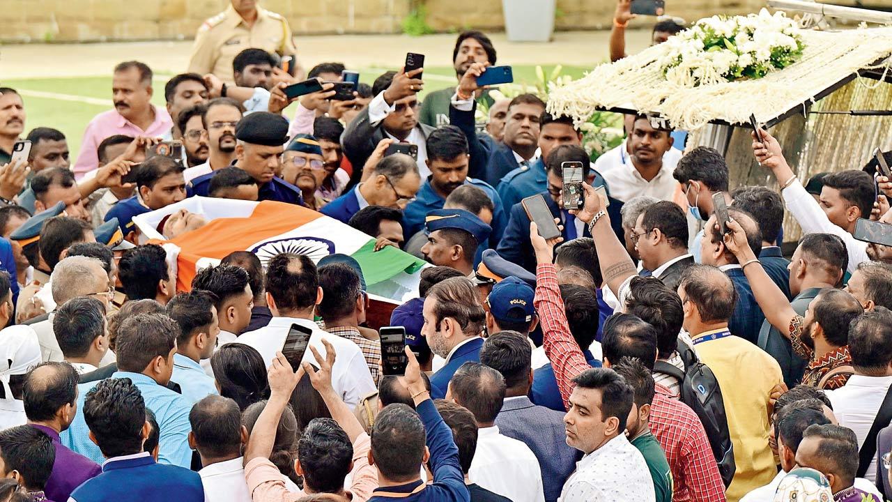 Visitors and fans take photos of Ratan Tata as his mortal remains are taken for cremation at NCPA, Nariman Point. Pic/Shadab Khan