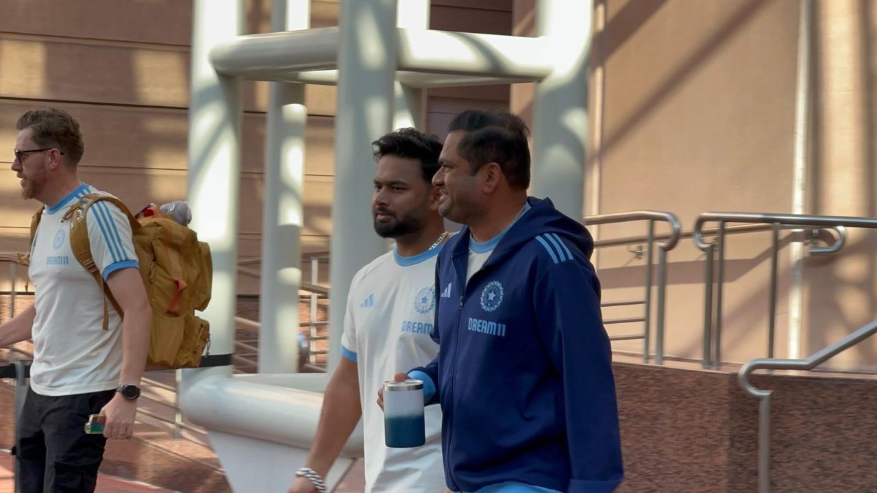 Wicketkeeper-batsman Rishabh Pant was also seen boarding the team bus alongside fellow teammates. The third Test match between India and Australia will be in action from December 14 in Brisbane