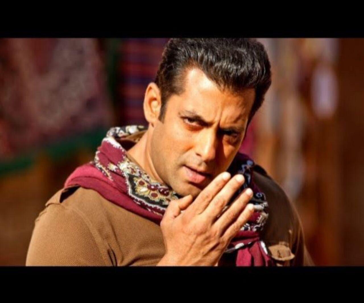 Mashallah (Ek Tha Tiger, 2012)
A fun and flirtatious track with an exotic backdrop, Salman’s chemistry with Katrina Kaif in this number was loved by fans. The song’s catchy beats and rhythm made it an instant chartbuster
