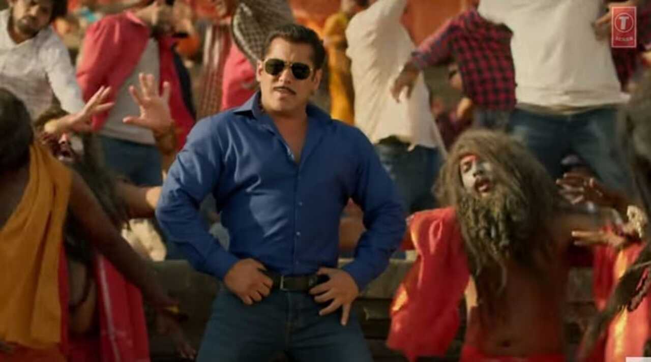 Hudd Hudd Dabangg (Dabangg, 2010)
A mass entertainer, this song became an instant hit for its 'Dabangg' style and peppy beats. The song celebrates Salman’s character Chulbul Pandey, and his moves became iconic.