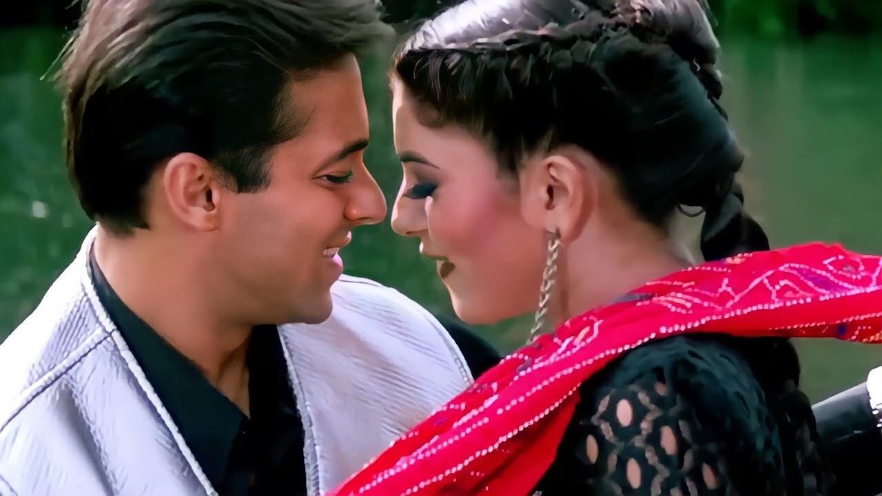 Chunari Chunari  (Biwi No. 1, 1999)
A playful and fun number, Salman Khan paired with Sushmita Sen in this song. The vibrant, colourful set and the iconic hook 'Chunari Chunari' made it an instant hit and a wedding favourite.