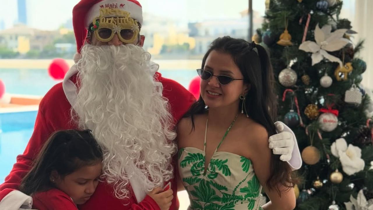 MS Dhoni gets into holiday spirit by dressing up as Santa; See pictures