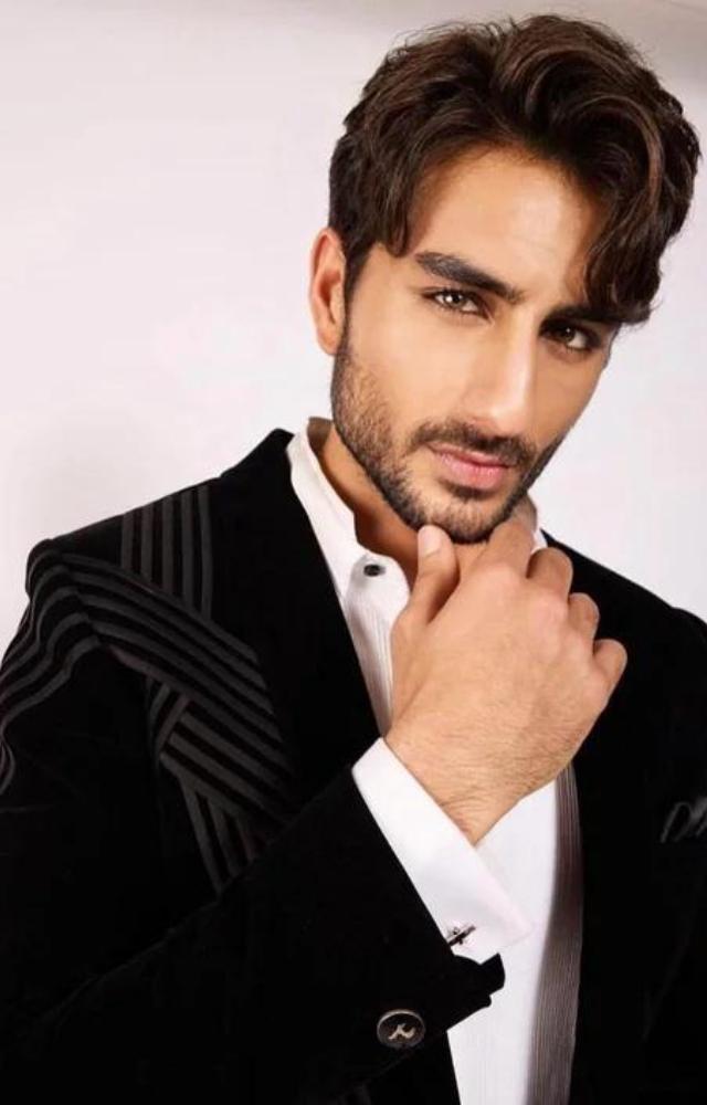 He has a striking resemblance to his father and a charming persona. He is said to have completed shooting of Sarzameen and is working on Diler