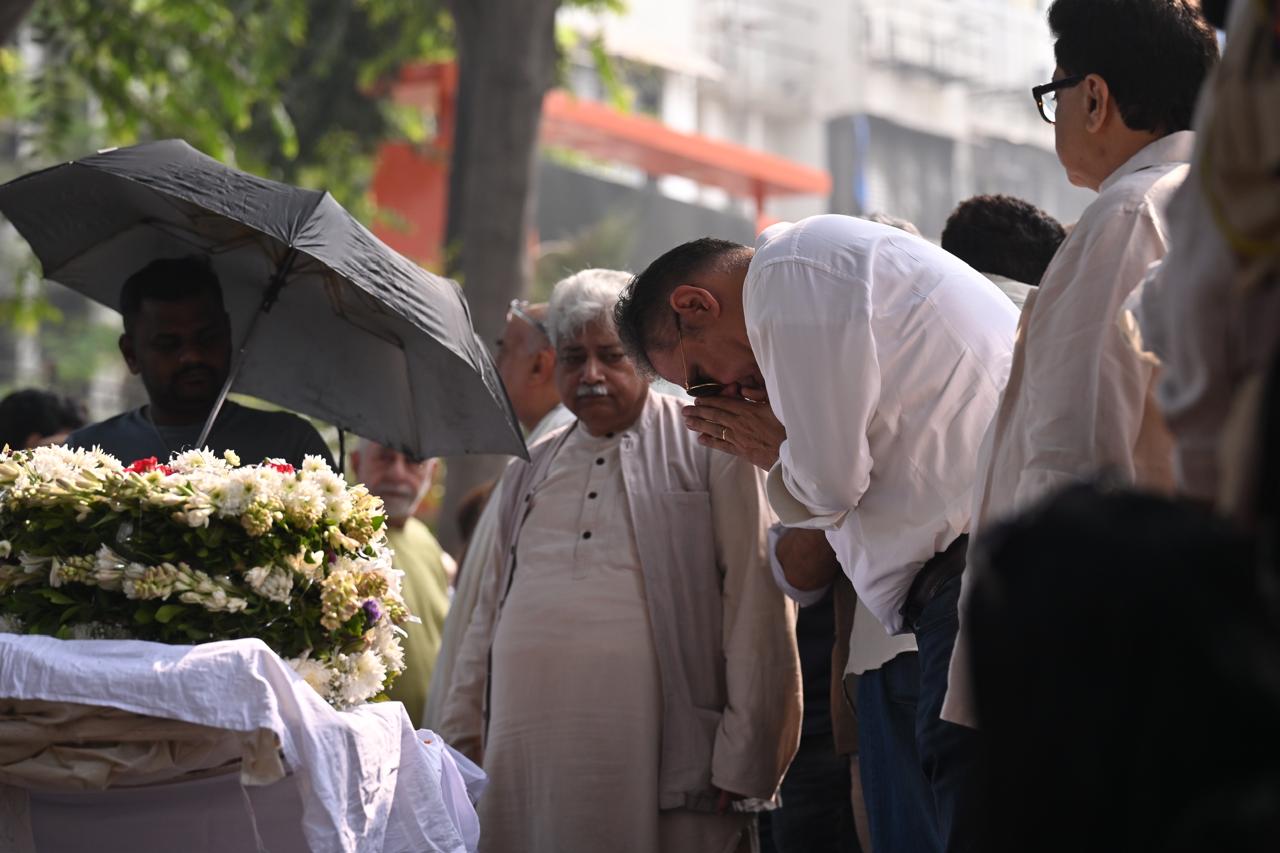 Boman Irani was also snapped at the last rites of Shyam Benegal