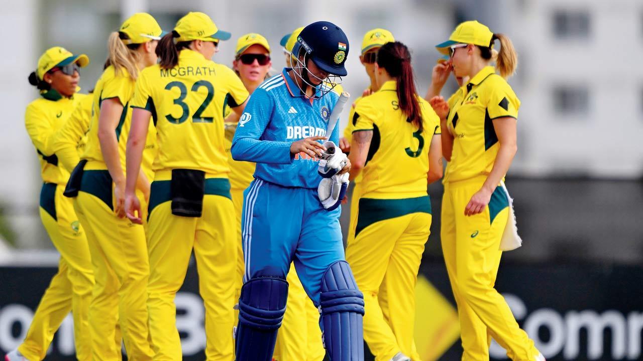 Coach Muzumdar rues India’s poor batting show vs Australia
