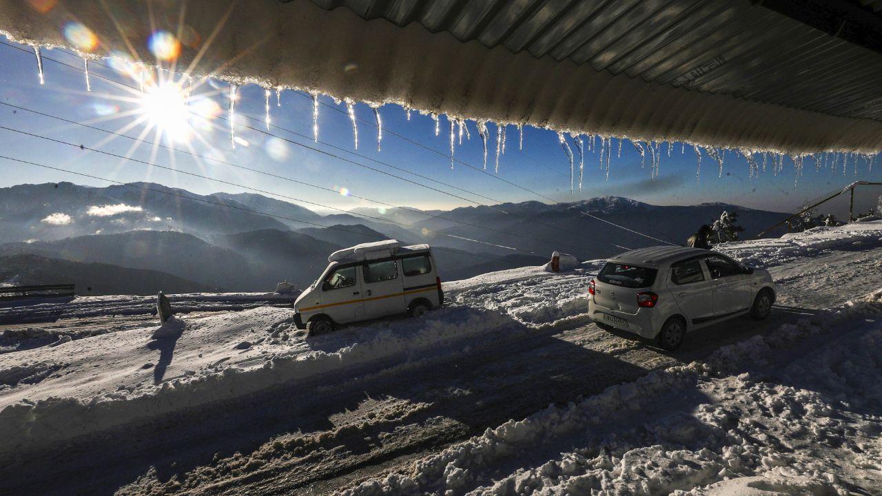 Normal life was thrown out of gear in Kashmir as most areas of the valley received snowfall. (Pic/ PTI)