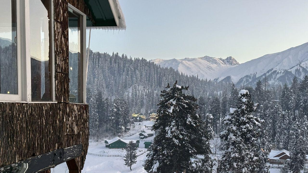 According to IMD, from December 4, a stronger western disturbance is likely to impact the plains of Jammu and Kashmir which may cause heavy snowfall in the region. (Pic/ X @OmarAbdullah)