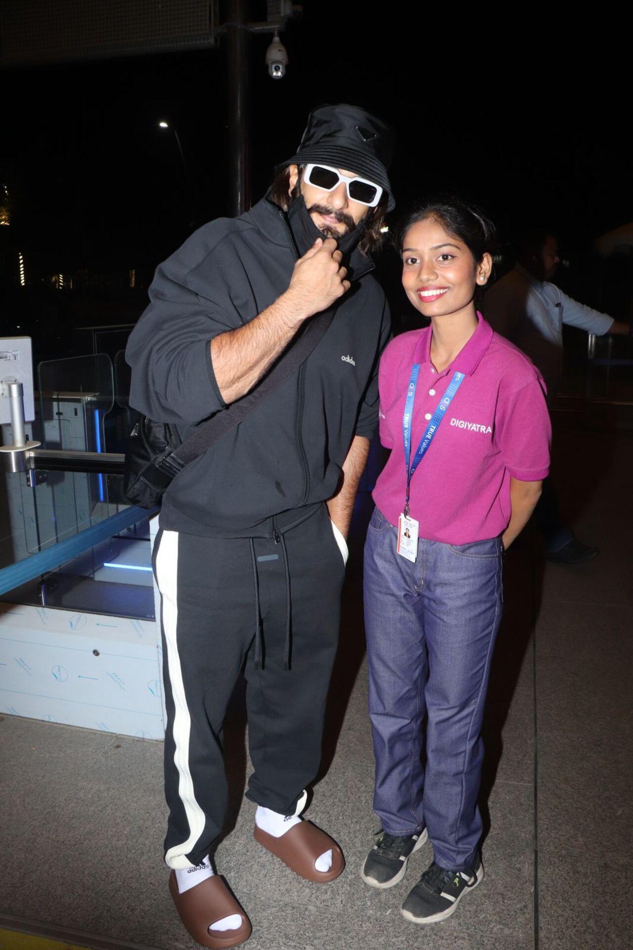 Bollywood superstar Ranveer Singh was spotted at the airport. He also obliged to take pictures with fans.