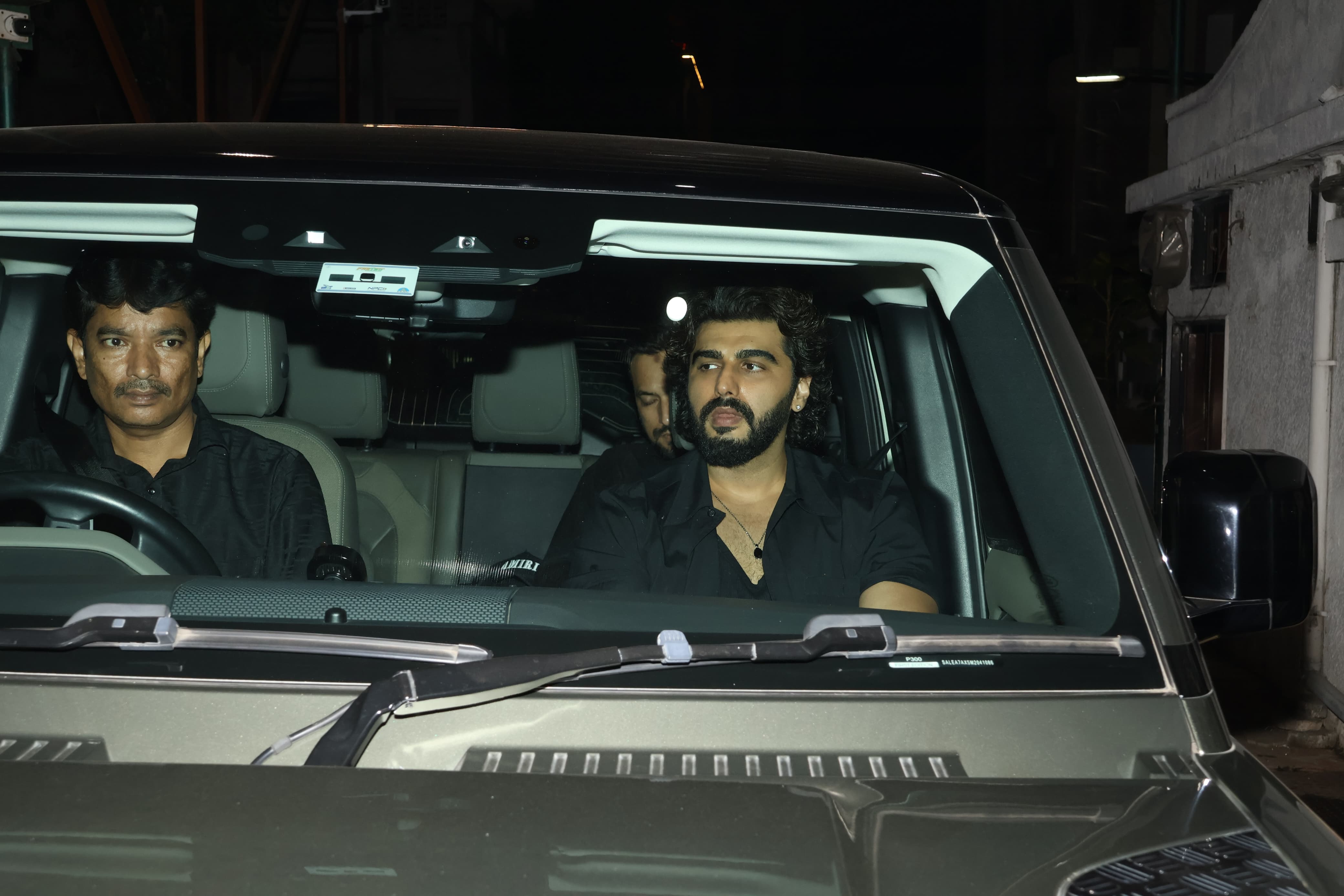Arjun Kapoor looked effortlessly stylish in a simple black outfit and his dense beard look.