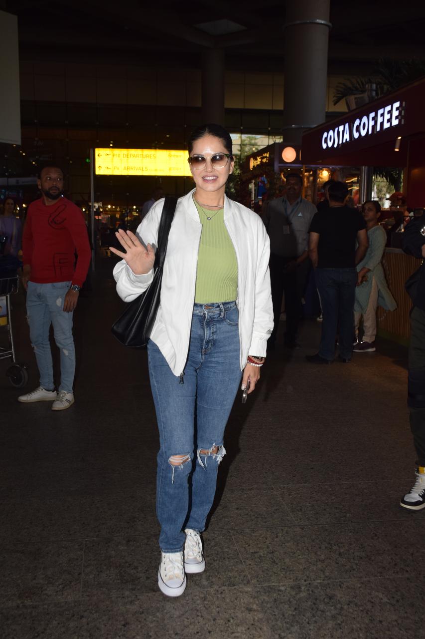 Sunny Leone was clicked at Mumbai airport as she returned to city today