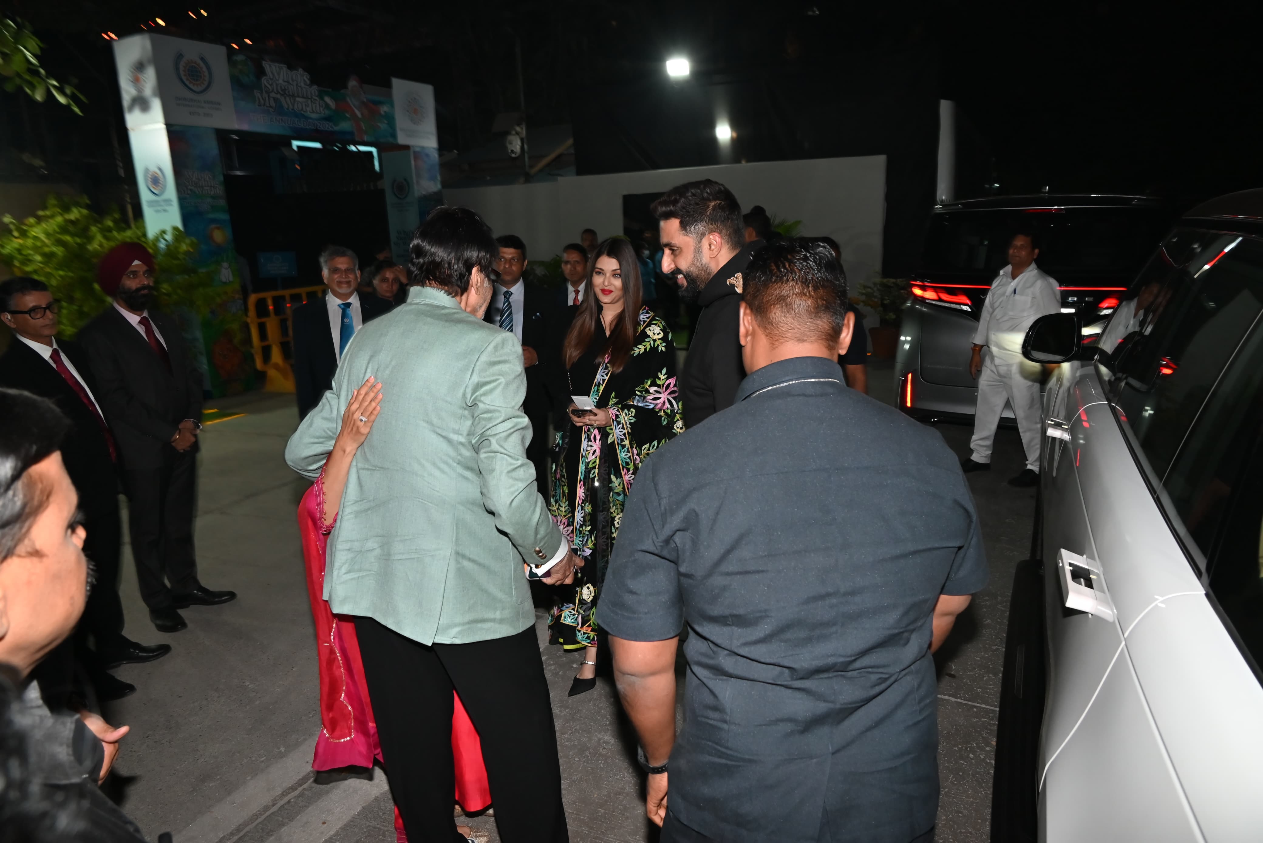Rumours can now totally rest in peace as, once again, Aishwarya Rai, Abhishek Bachchan, and Amitabh Bachchan make yet another appearance together, convincing everyone that all is good at the Bachchan house 