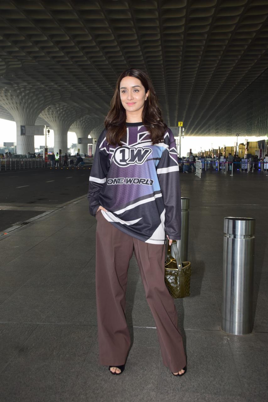 Shraddha Kapoor posed for the paparazzi as she was snapped at Mumbai airport