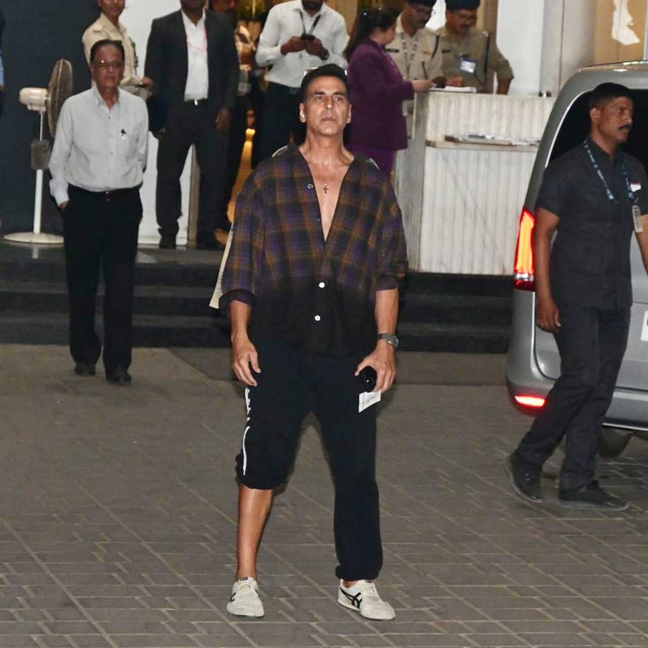 Akshay Kumar was spotted in a dapper look at Mumbai's private airport. 