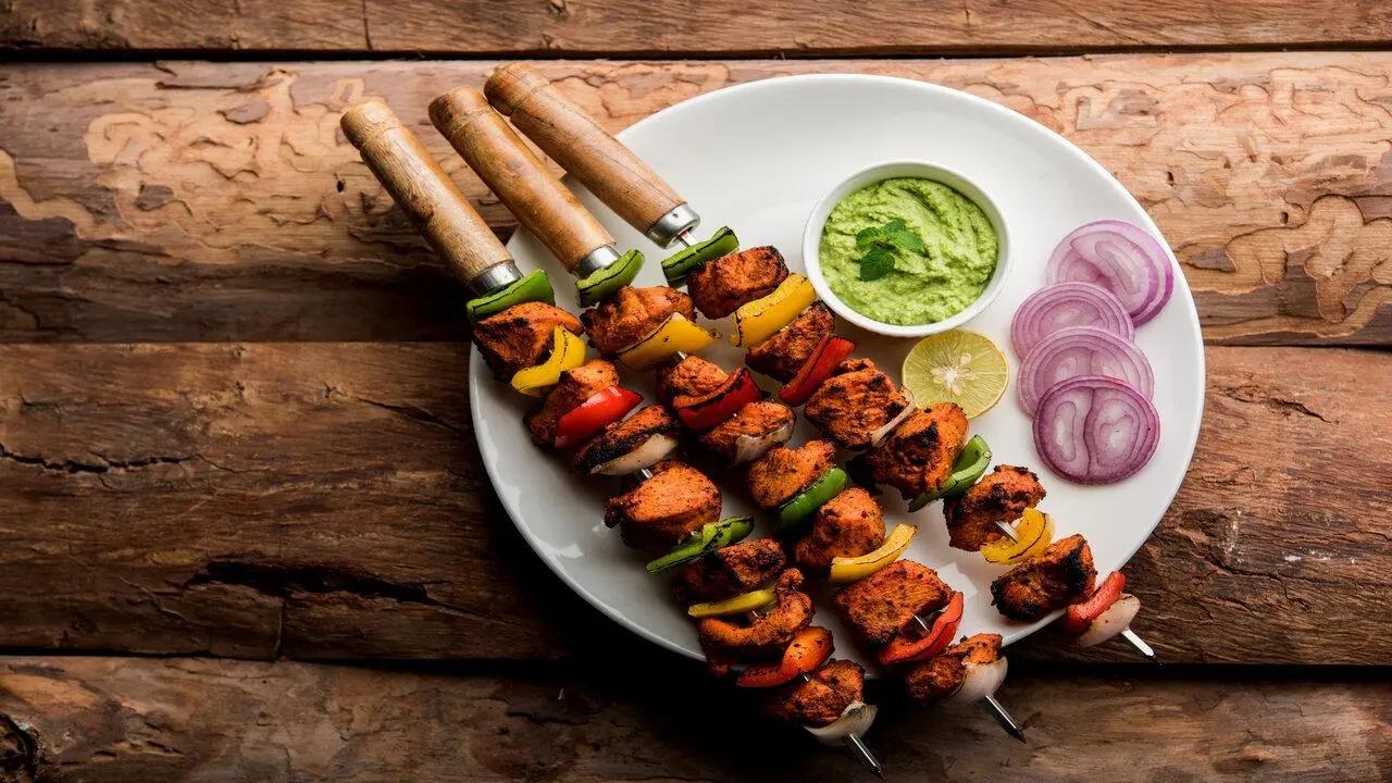 Tandoori items: Ask any foodie and they will not shut up about their love of the Indian tandoor. Its extreme popularity has given rise to several fusion dishes across cuisines. From mouth melting kebabs to crunchy momos, the traditional Indian oven never fails to infuse every dish with flavour