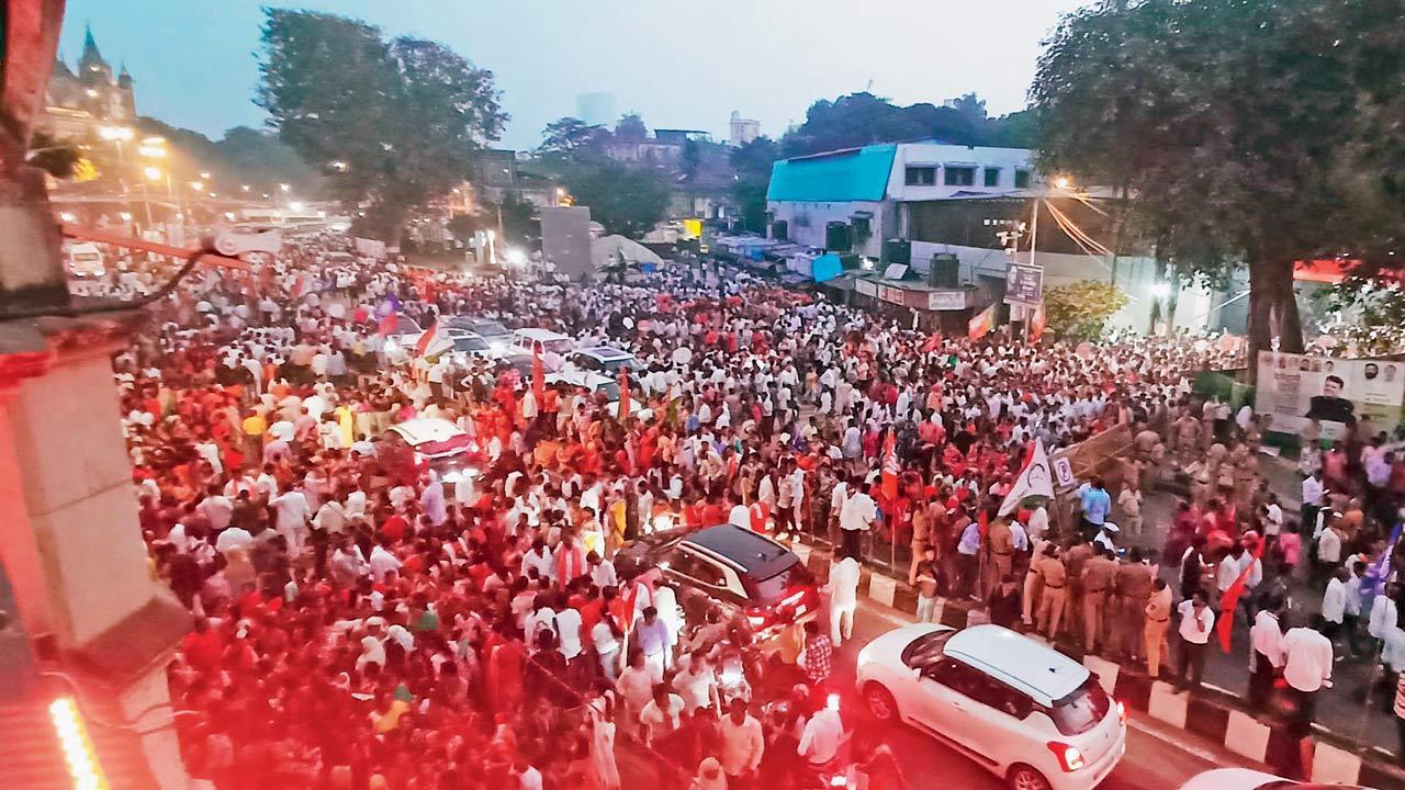 Thieves make a killing at Devendra Fadnavis' swearing-in ceremony