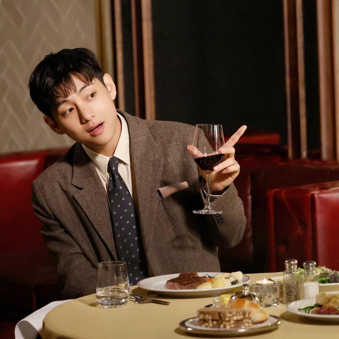 BTS V was named the most handsome man in the world this year by Nubia Magazine, which detailed how his charm transcends his striking features. The magazine praised him for his 