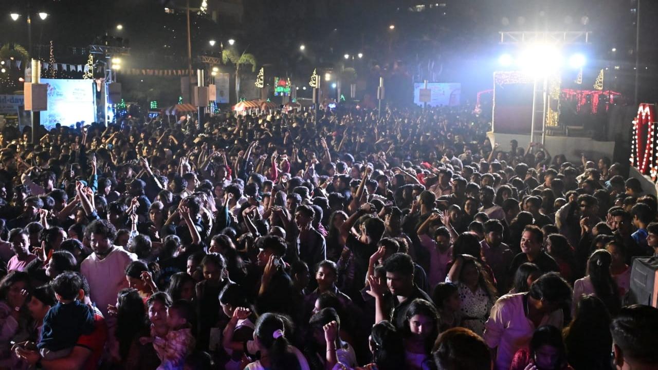In a traffic notification, the Mumbai Traffic Police said, as celebration is arranged at Bandra Reclamation, K.C. Road and Carter Road on the occasion of New Year, heavy traffic congestion is expected in parts of Bandra west
