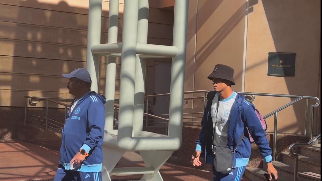 Team India was supposed to travel to the airport in two buses. All the players and support staff had already boarded the bus. However, due to one player's actions, the entire team had to wait for a considerable amount of time. This player was opener Yashasvi Jaiswal