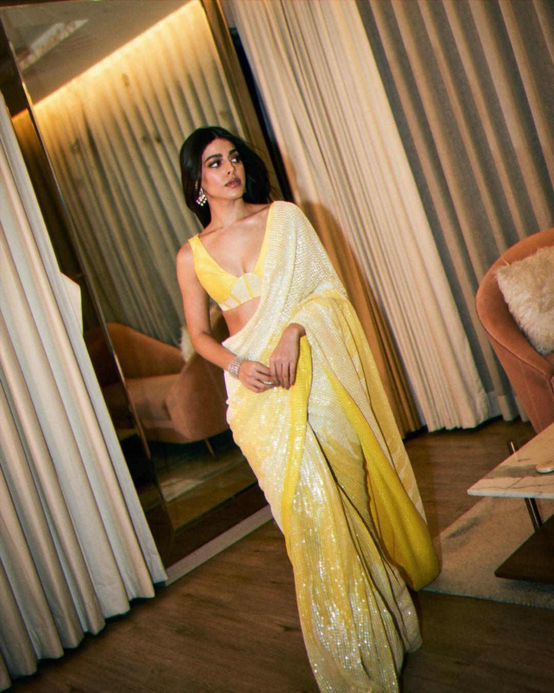 From best friend's wedding, family functions to college farewell, this look is just a perfect fit