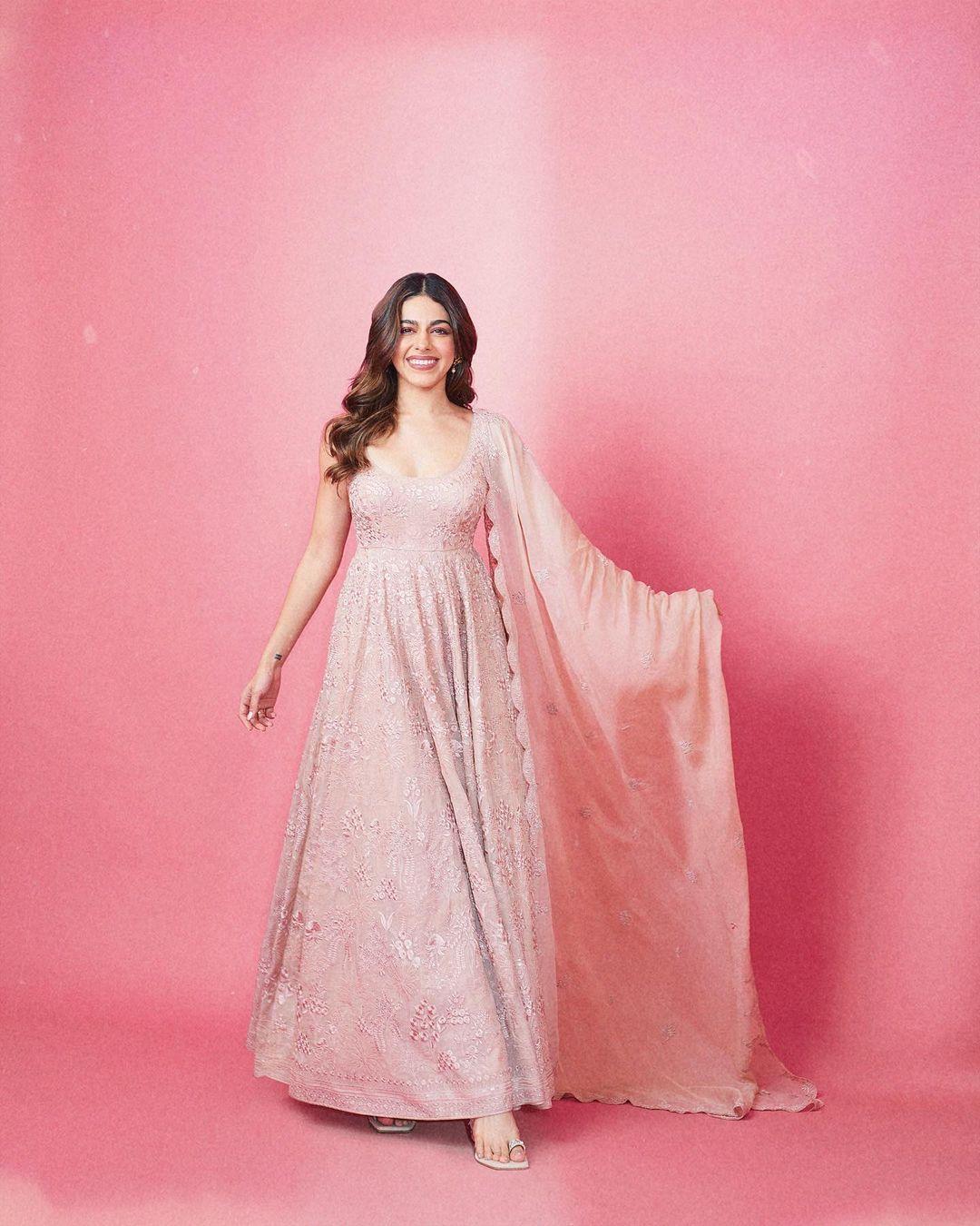The actress proved that you don't need any jewellery to look beautiful, but your sophistication and grace are enough