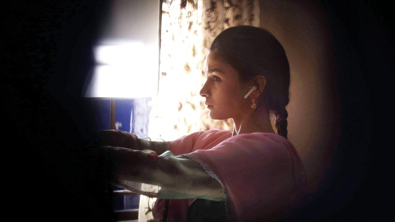 Alia Bhatt prepares for a pivotal moment in Raazi. The work of still photographers is archival in nature, giving us a look into behind-the-scenes action before and after a film’s release. PIC/HITESH MULANI