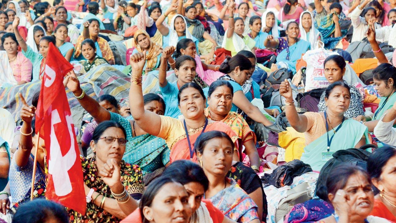 Mumbai: 5,000 ASHAs storm Azad Maidan in hope of Rs 10k hike