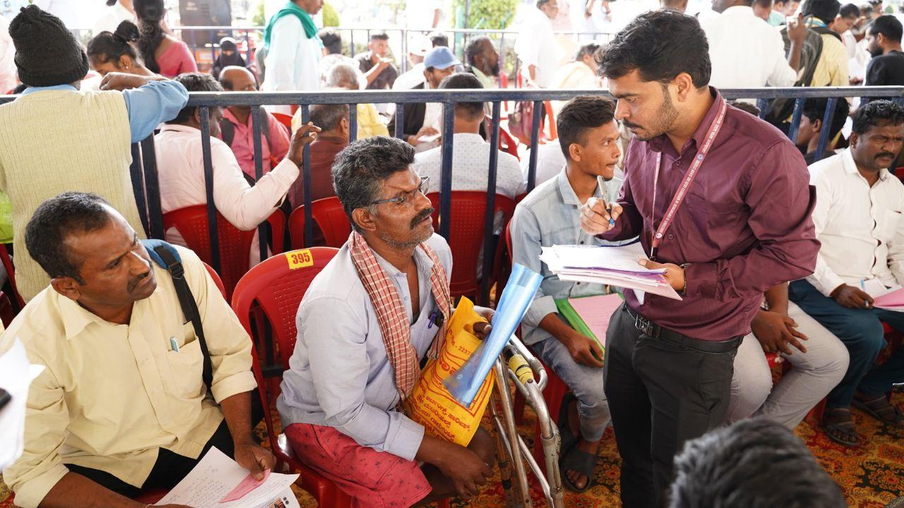 The Chief Minister instructed officials to resolve the applications received from citizens within three months; Siddaramaiah personally met with citizens, especially those with disabilities, health issues, elderly individuals, and women, to receive their applications and assure them of a quick response.