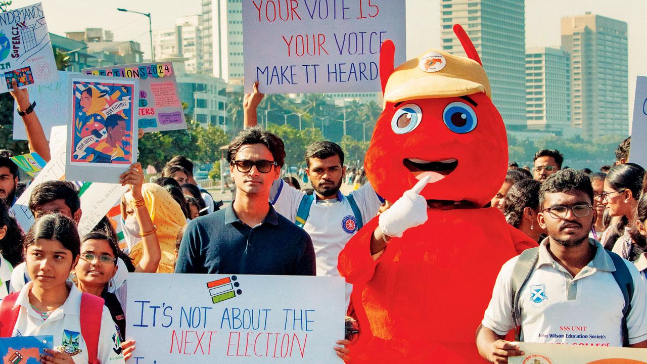 Chaitanya Prabhu (centre) displays a signboard at the awareness drive 