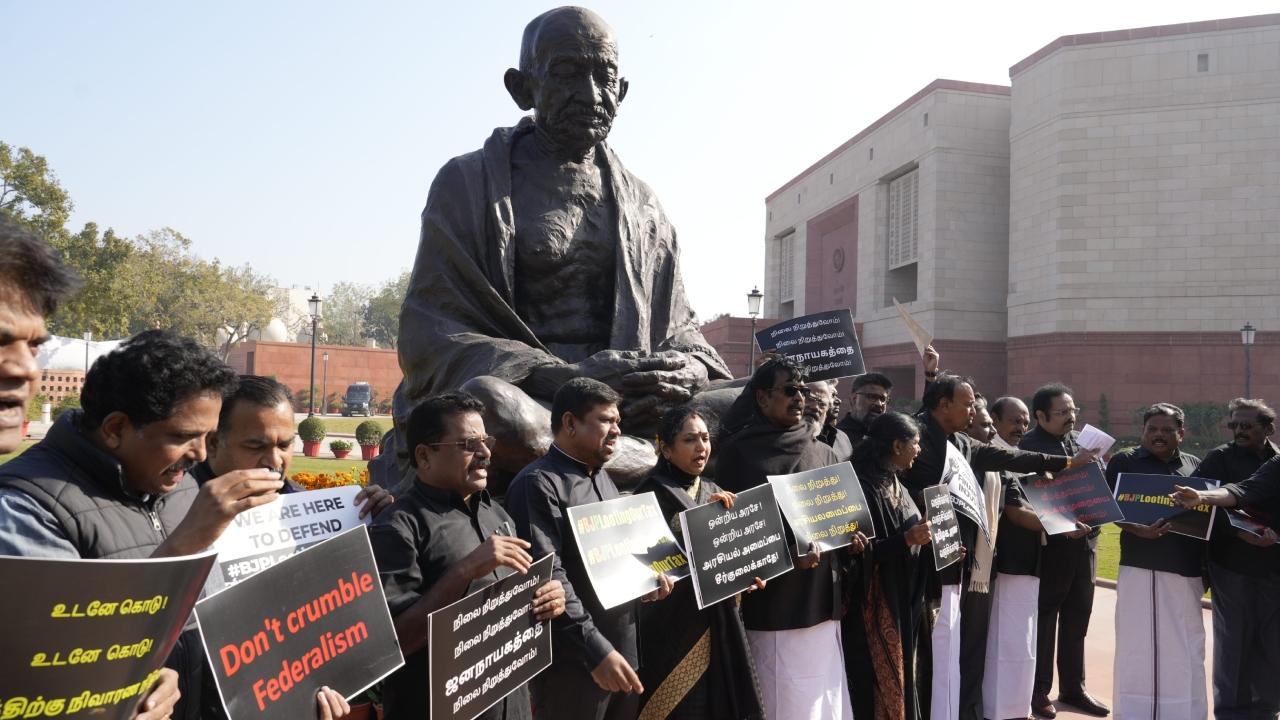 The parliamentarians, led by DMK senior leader T R Baalu, raised slogans denouncing the union government for not allocating the requisite funds to Tamil Nadu and for ignoring it in the union interim budget