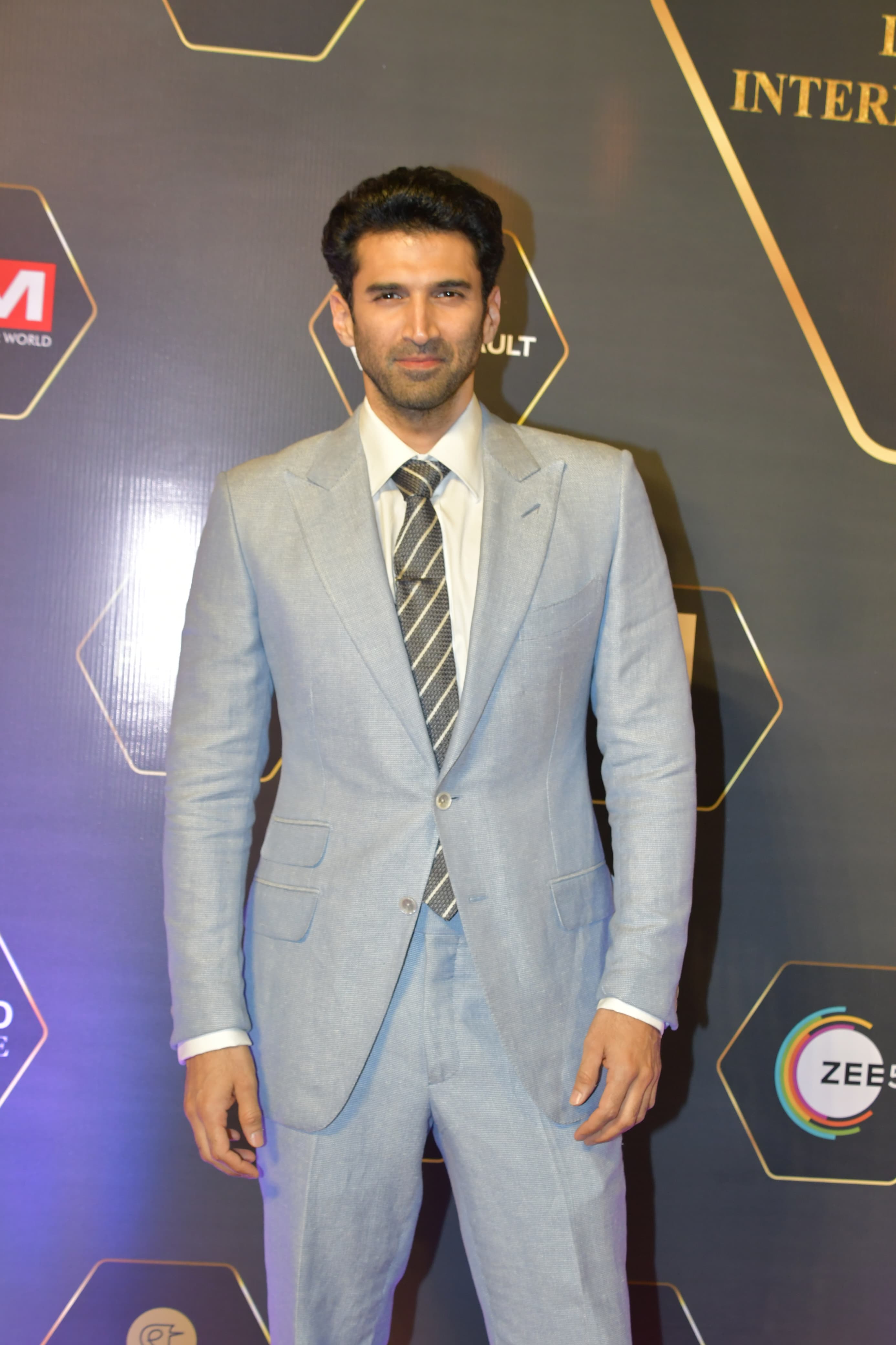 Aditya Roy Kapur made a breathtaking appearance at the event donning a stylish grey suit. What caught everyone's attention was the uncanny resemblance between the suits worn by Aditya and Tom Hiddleston, who had worn a similar suit just a day before. Aditya's attire was well-tailored and perfectly fitted, highlighting his sharp features.