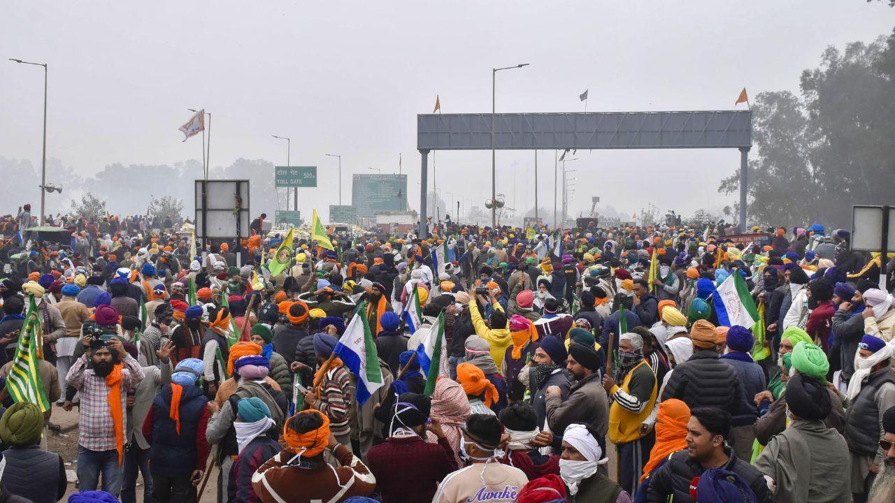 Likewise, Punjab allowed a gathering of around 4,500 people with close to 500 tractor-trolleys at the Dhabi-Gujran barrier, the ministry claimed. 